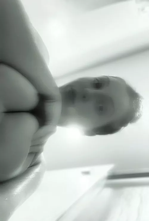 playin around with a spooky b&w filter ☠️👻