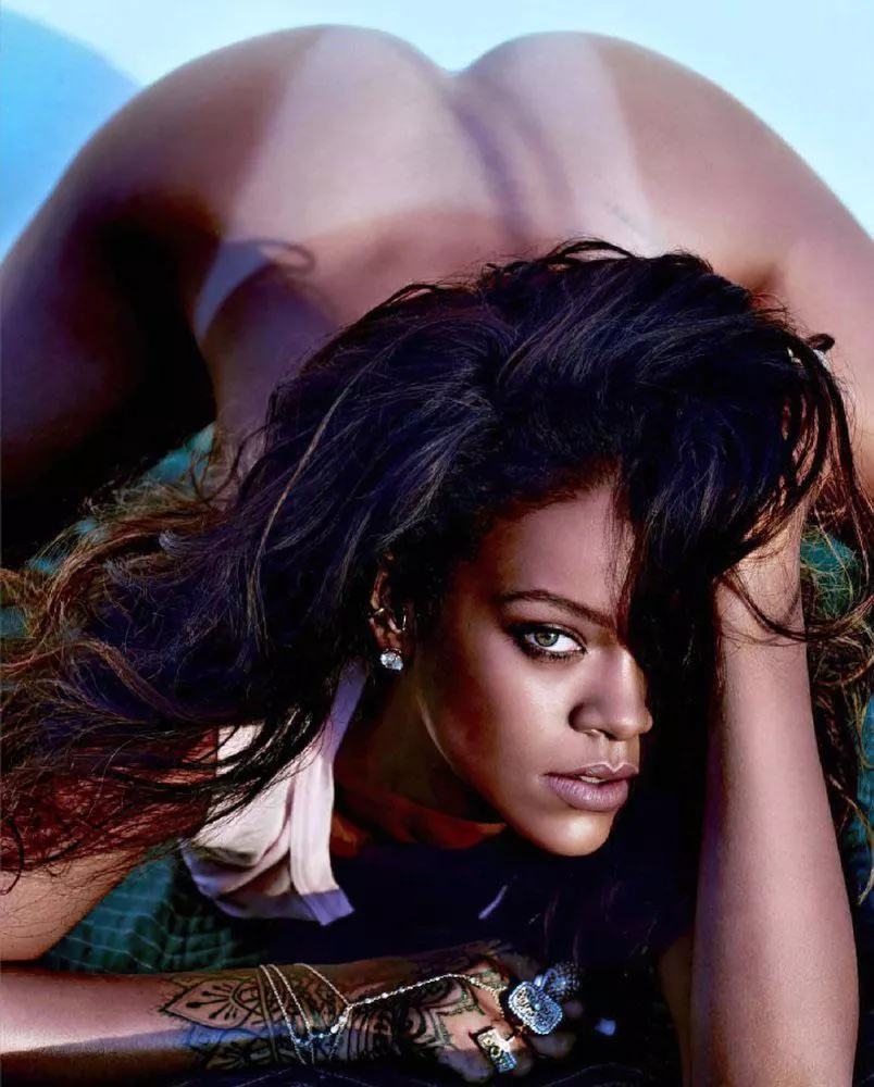 Rihanna’s asshole is spread waiting to be smelled and eaten while she sweats in the sun