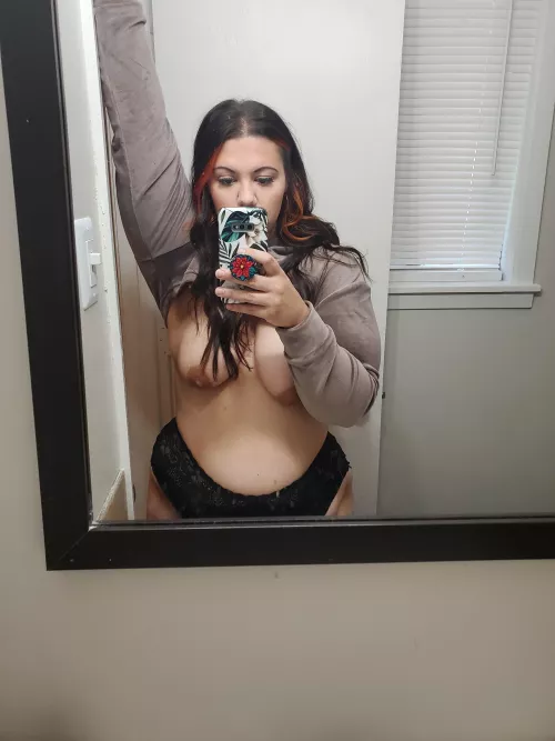 take me out to dinner and I'll hand you my underwear underneath the table đ