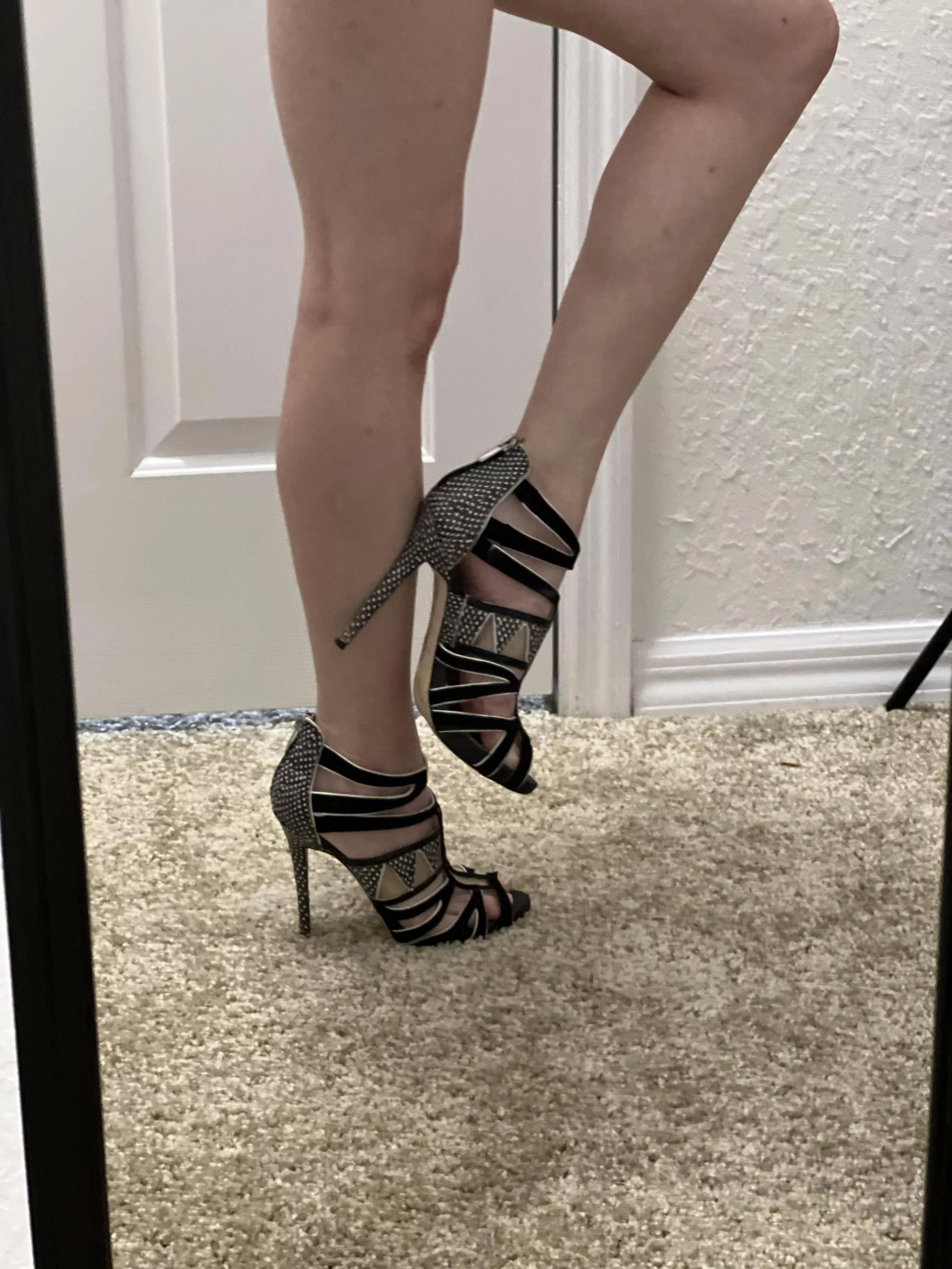 These things have been killin my feet all day and they make them so hot thereβs pool under my feet π I could really use some helpπ These things have been killin my feet all day and they make them so hot thereβs pool under my feet π I could really use some helpπ