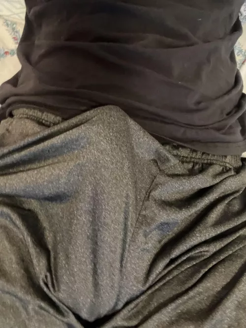 Who wants to grab me by the bulge and take me to bed