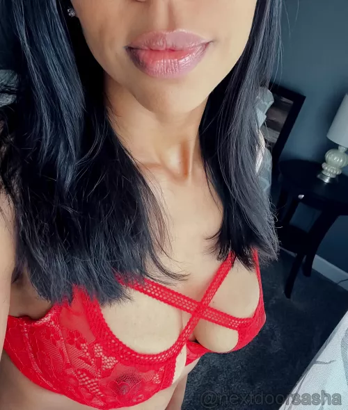 Come say sweet things to me while I take this bra off (f)