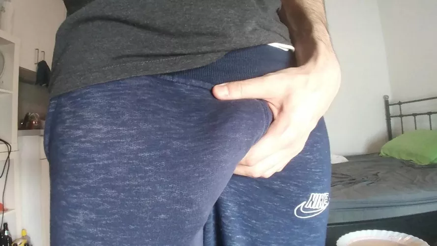 Dont you hate when you wake up with morning wood? I wouldnt if I had someone to cure it though!😇😉