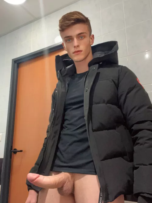 Free video of me cumming for the first 100 new subscribers 😏