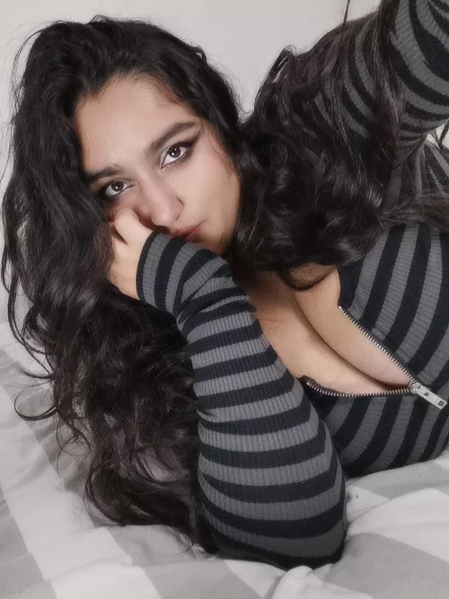 I have a few places you could put your cock if you're bored 🖤