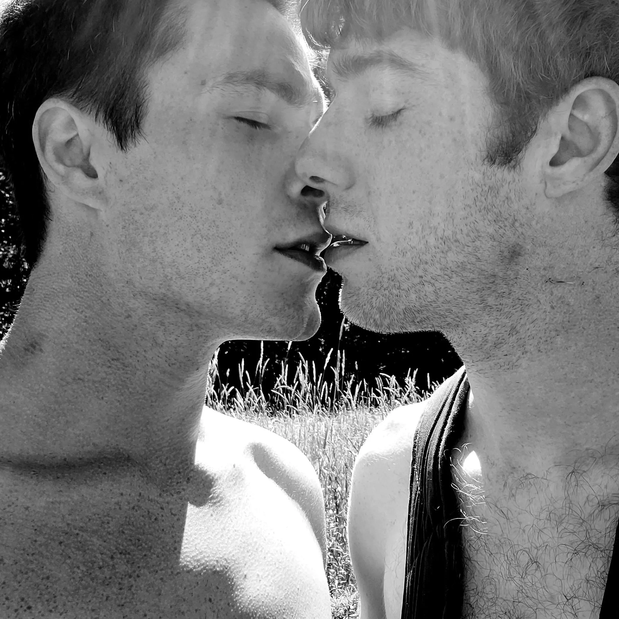 kiss 😉😘