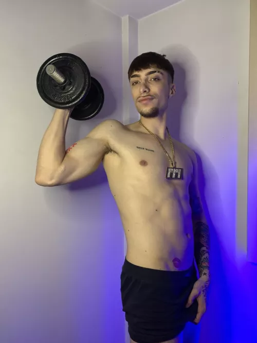 Pre-gym shower anyone? I hear they cure the monday blues (22)