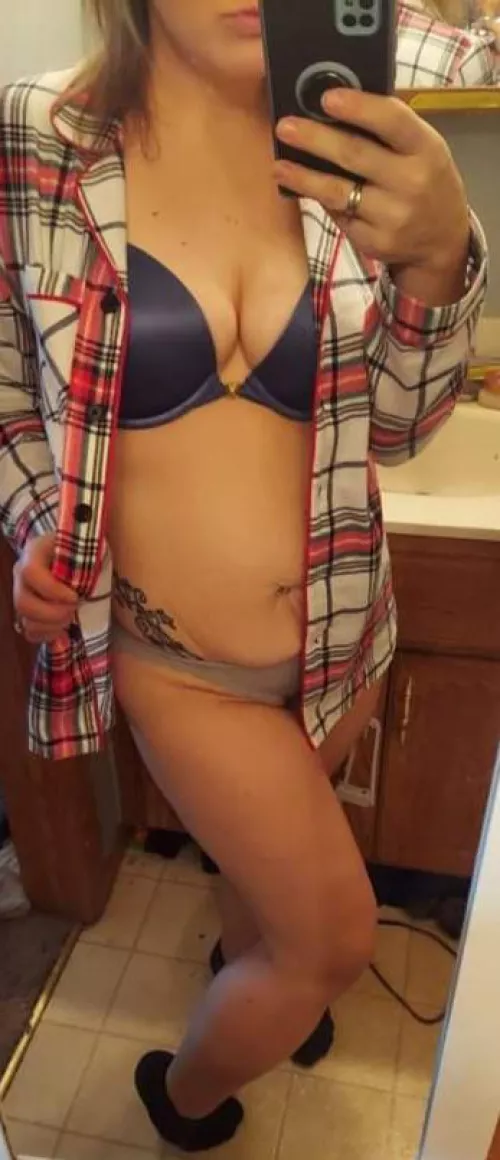 Ready for bed who’s joining me? 😘😘