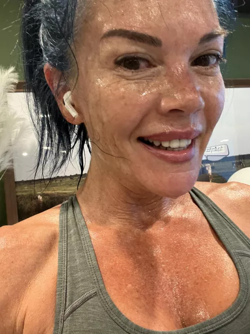 Sweaty girl content on tap! Dripping like water 💧💧💧💧💧💧💧💧💧