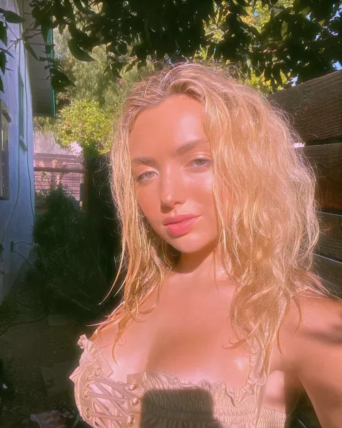 Throbbing for Peyton List need a bud to help me blow my load for her