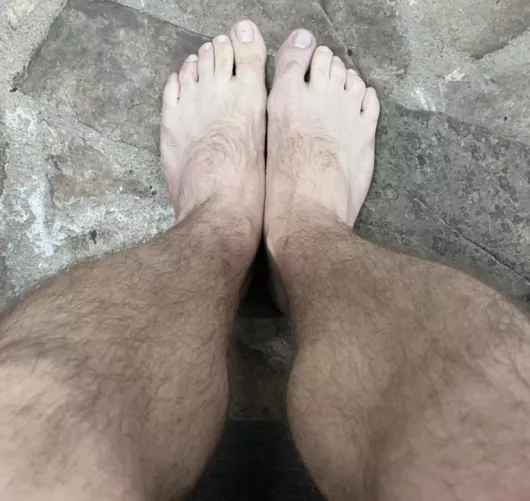 Anyone else love my best friend’s feet like me?