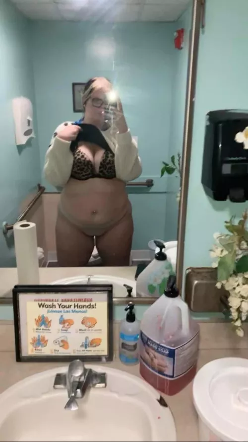 Anyone wanna help me out?😈😜