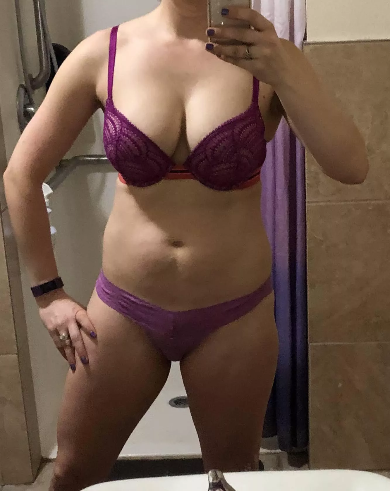 Big round ass, nice tit milf. Won’t show face. Send sample and age