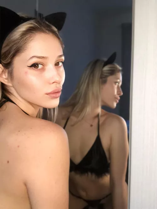 Customs requests / videocall / sexting / joi / fetish / roleplay and more .. 🐈‍⬛😝