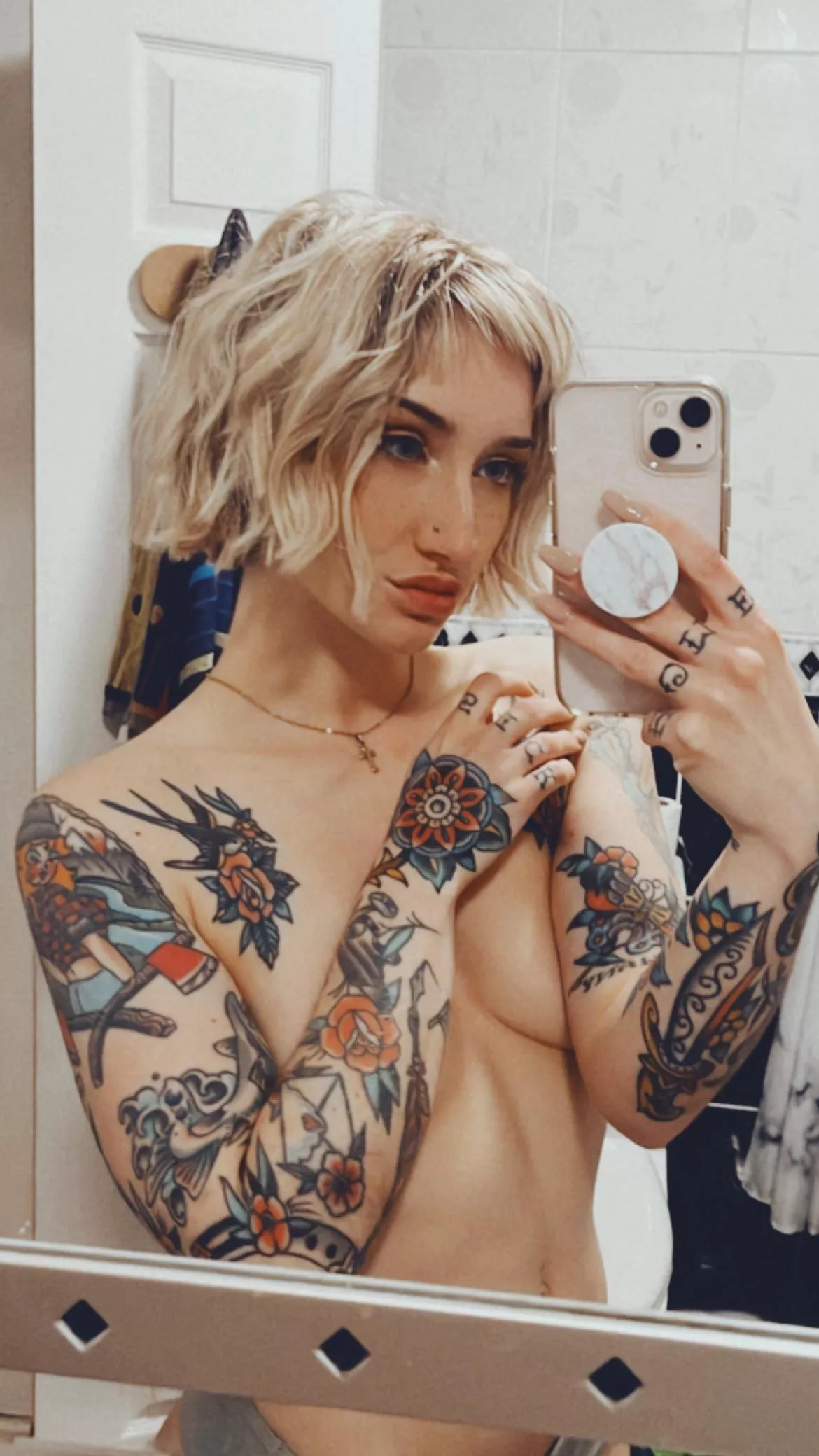 do tattooed girls turn you on 🥰