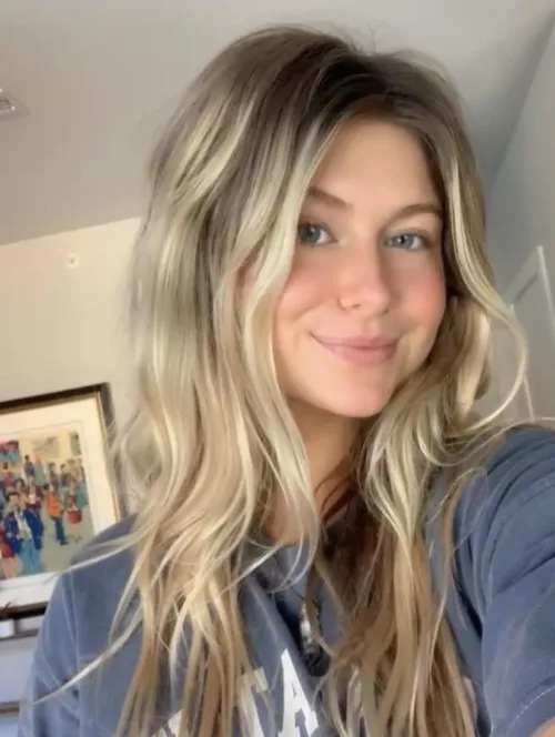 Hi Daddy😇 I have a free, naughty page for you in the comments🥰