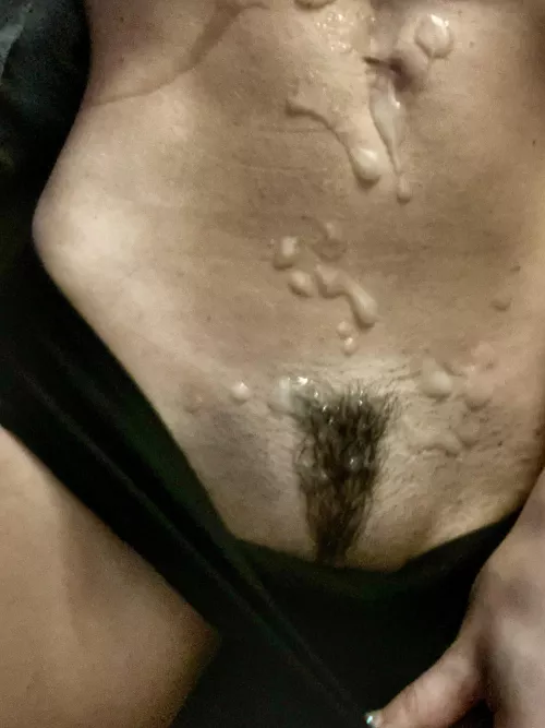 I like getting my belly and pussy covered 💦💦 (f) OC