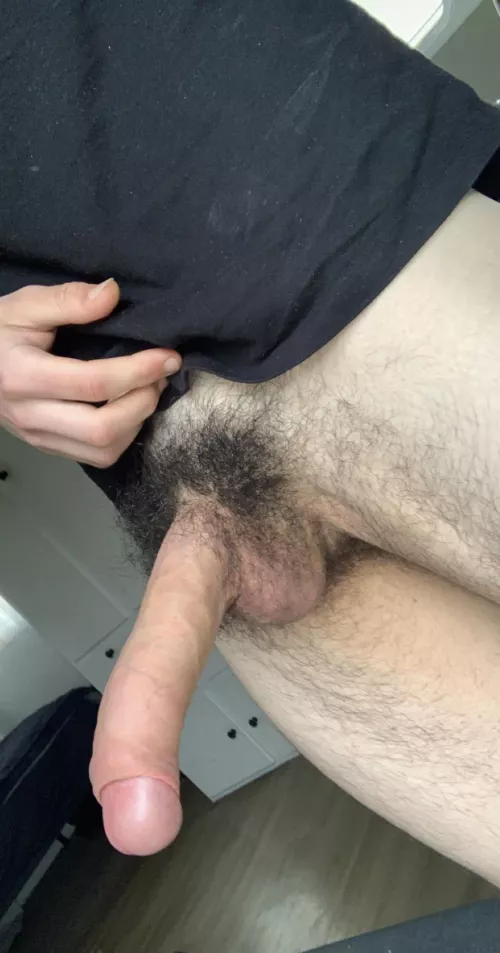 lmk how my bush smells while you’re tasting my cock 👅