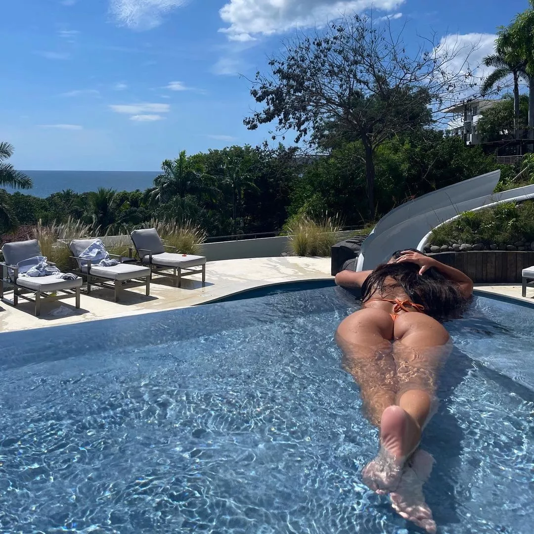 Pool booty
