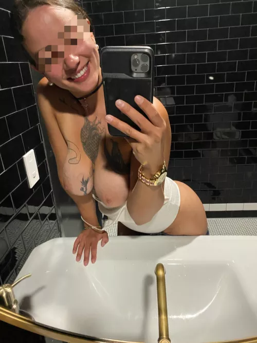 Took this in the public bathroom after the cute hostess at the wedding rehearsal said she liked my [F] smile! I got her number and sent it to her later that night 😽