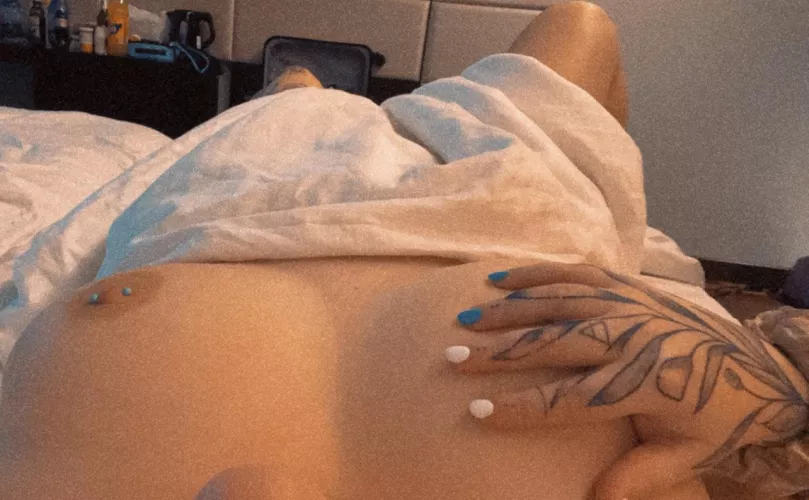 Darlin’ will ya stay right here And shake this (F)rost ❄️off of my bones 💕