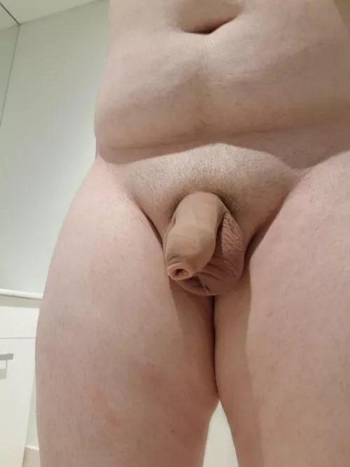 Finally done something I've wanted to do for a very long time: I've trimmed my leg and butt hair down to a nice short length. Feels balanced between smooth and my sort of aesthetics.