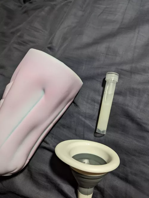 Have another cumslut buying some cum from me. 8ml load tonight