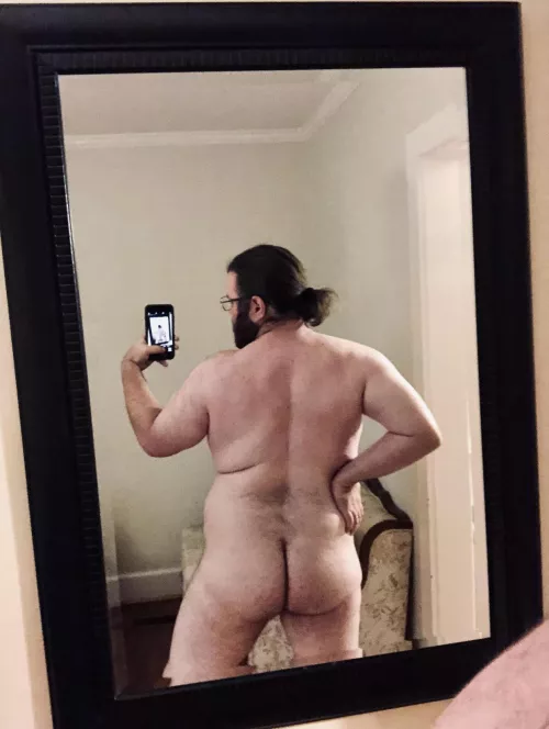 I love the way a mirror makes me butt look. If you like what you see DM me.