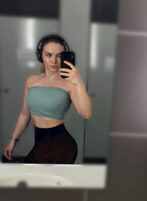 I love yoga pants never wear real pants