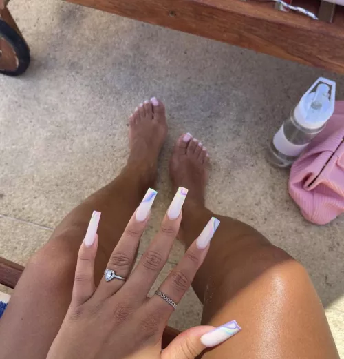 my manicure and pedicure are in beach mode 🏖 would wo lick my fingers and toes ??!
