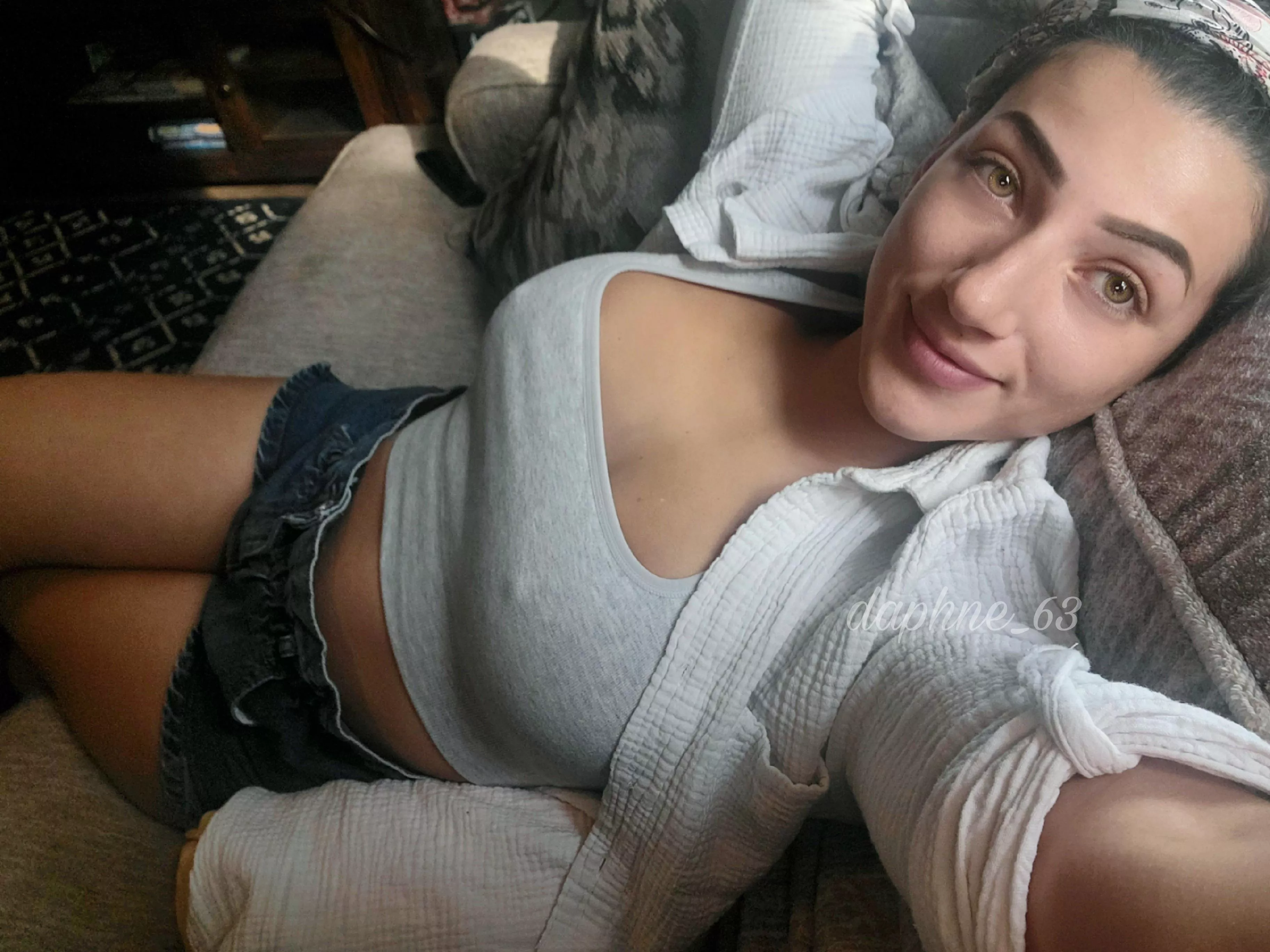 relaxing at home before picking up the kids from school...and we all know I like to do pickups braless.