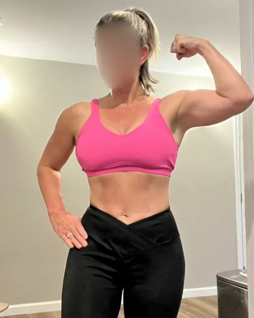 39 year old mom of two. Can’t wait to see some abs pop through!