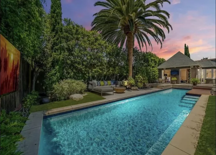 Anyone here close to LA/West Hollywood? Hosting a small group of nudists for a day (or several days) of skinny dipping and fun at a private residence w/ pool. Pm me if you’re interested!