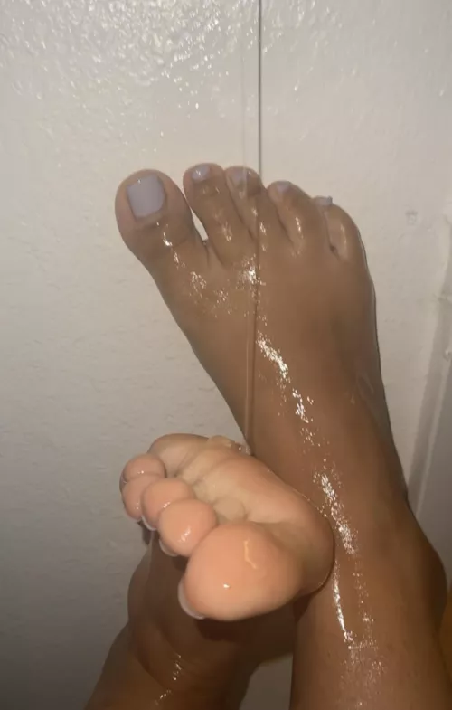 Decided to show you guys a snip of how I like to play with my feet ☺️💦