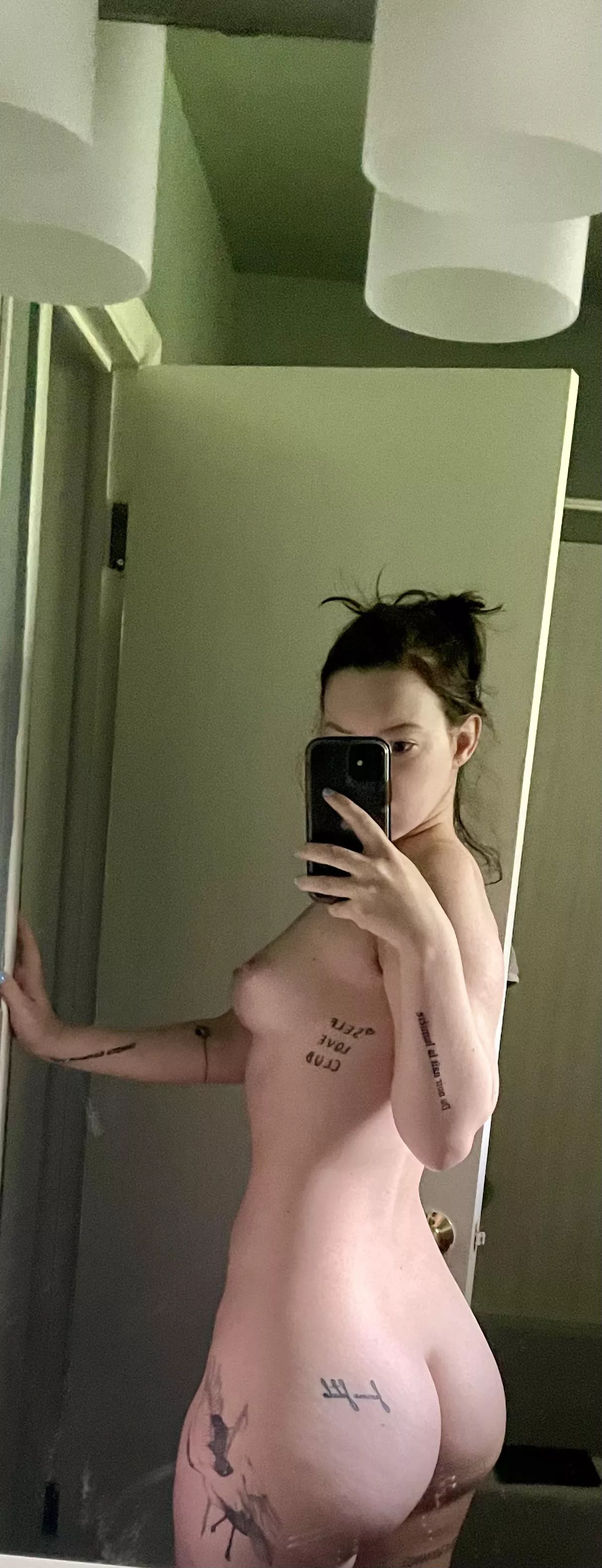 (f) ✨👅😏