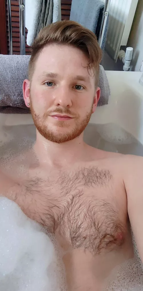 First thing I do when I check into the Airbnb: hop in the bath!