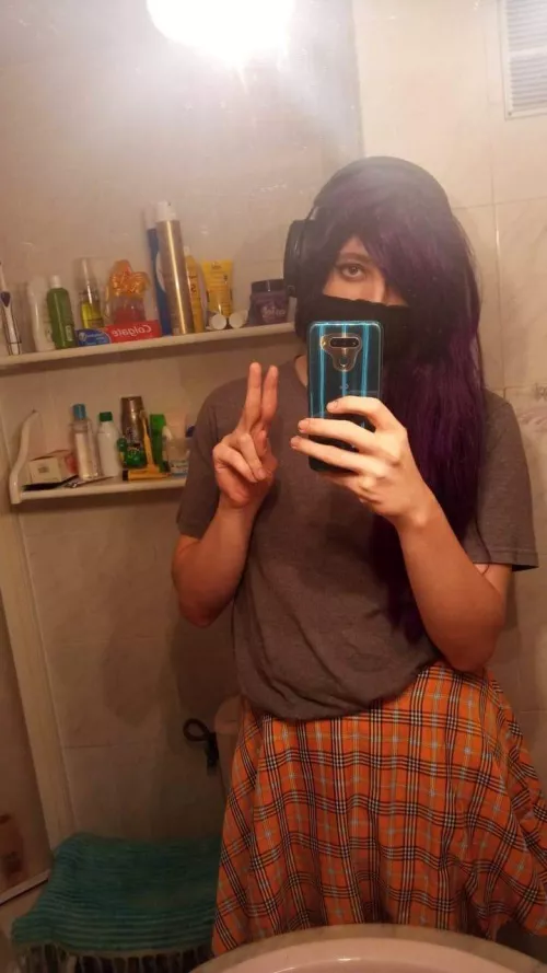 Gamer boy aproches you >:)