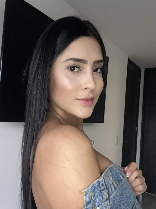 I think I'm kinda pretty so I should fit here [f]