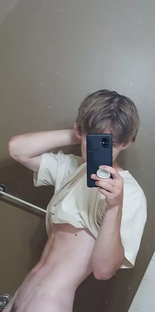 Please touch my abs😚