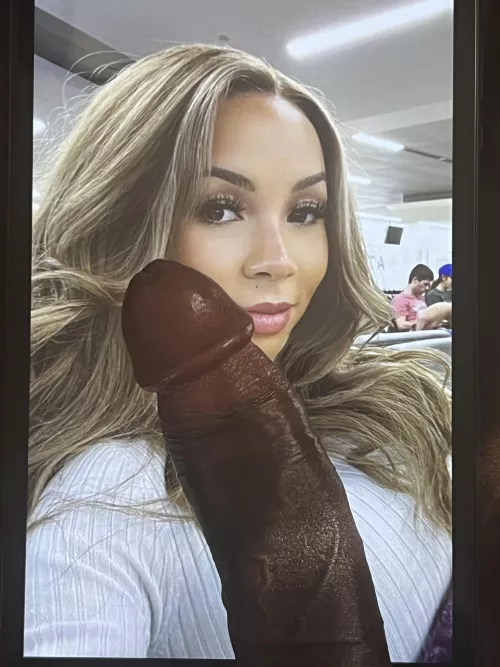 Send pics of moms sisters and etc that you find hot so I can trib