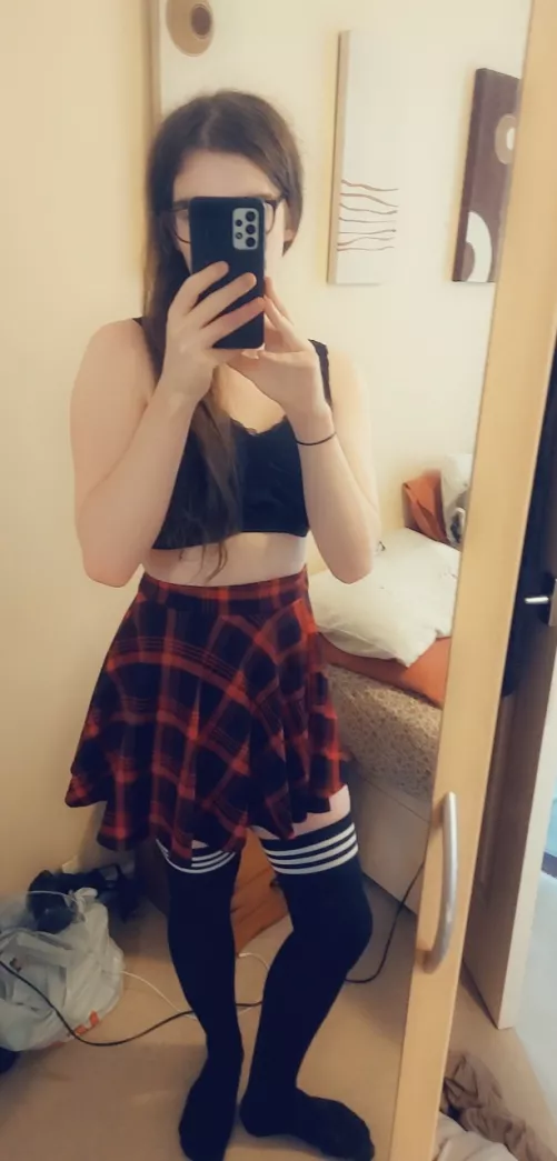 Tried dressing fem again. Still not confident tbh