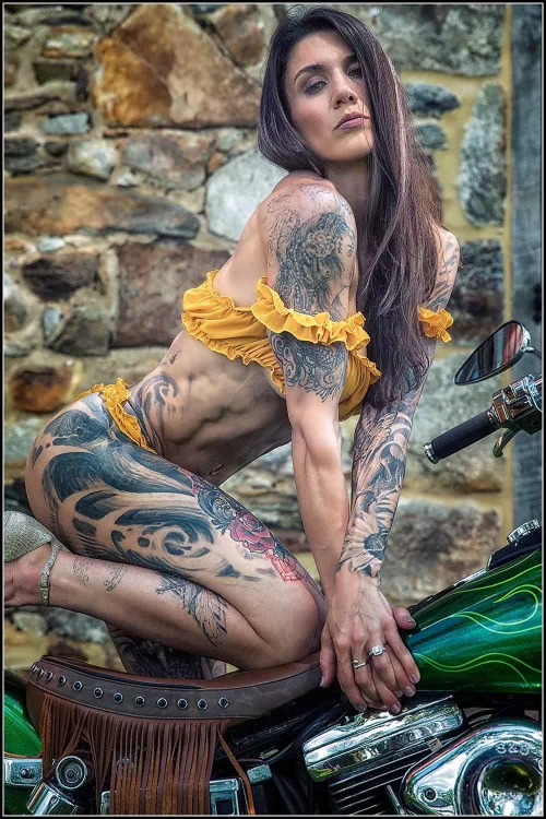 Would you be my ride or die? Check comments for my dirty content 🤪