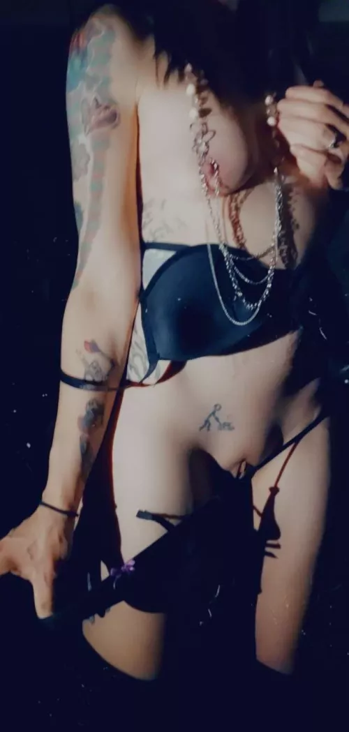 33yo mom of 2- *Cum play with me in the garage*