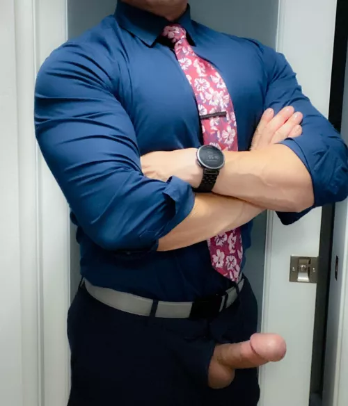 (40’s) Aloha to the week and aloha to the weekend!