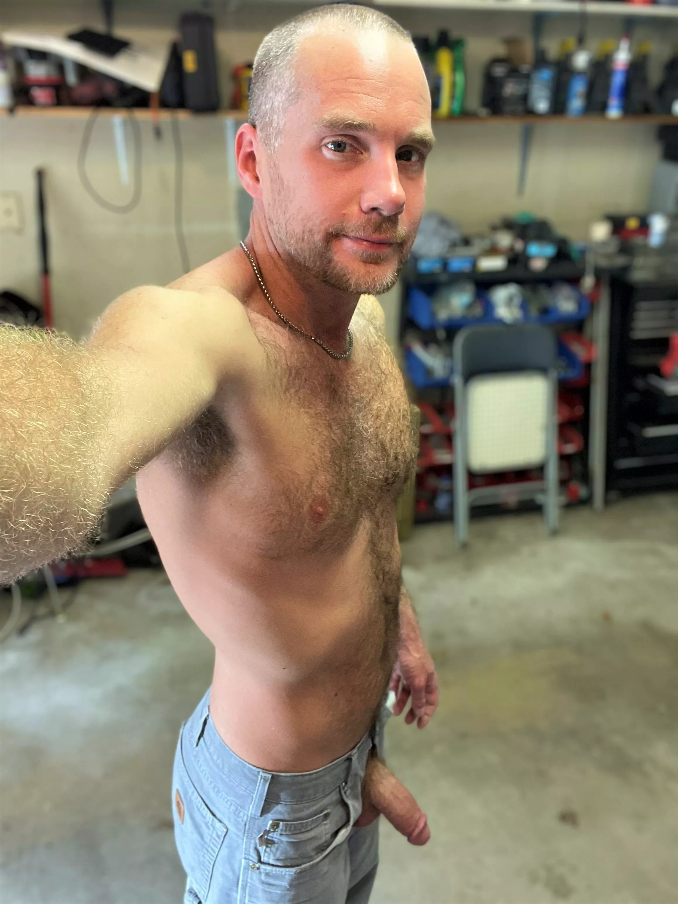(42) Hanging out in the garage today, wanna join?