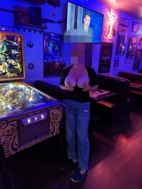 As a mom with young kids, I don't get out much...but when I do, I take advantage and share 😜