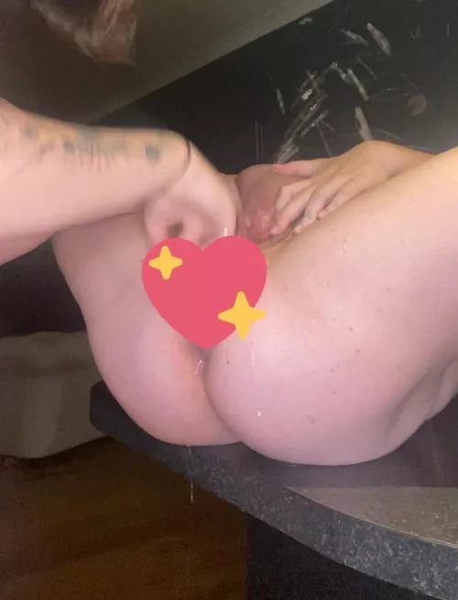 Do you love a squirter? 💦 we finger each other so hard 🫦 cum all over the kitchen counter 😈 check the 🔗 below to see Katie squirt everywhere 💋
