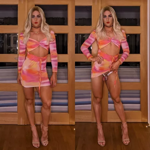 Hiding a little something under my dress 🤫