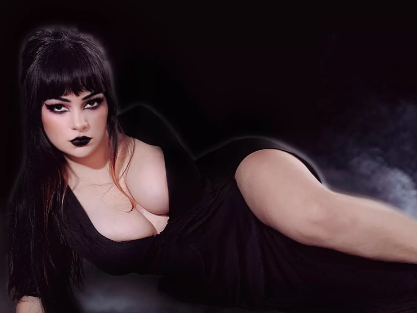 I dressed up as elvira, the ultimate goth slut queen 🖤