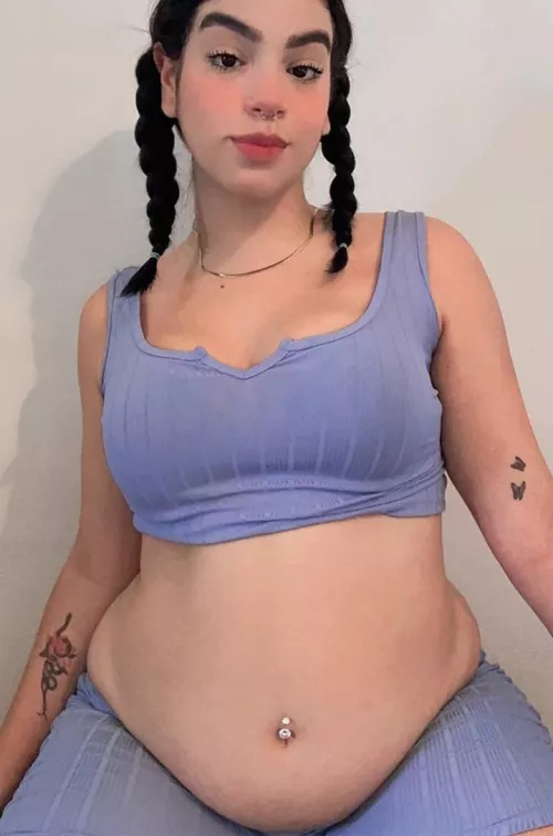 ready to eat until I can't move, I'm looking for a feeder 🤍